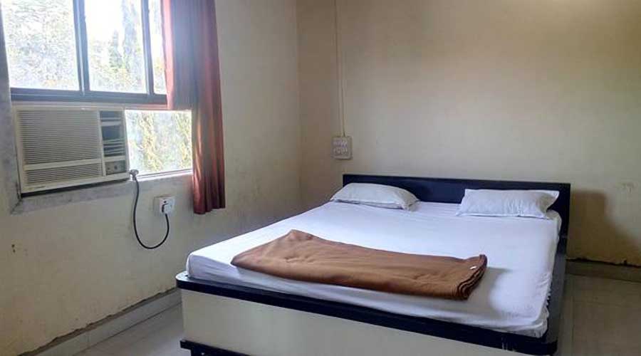 Ac room in khalapur at hotelinkonkan.com