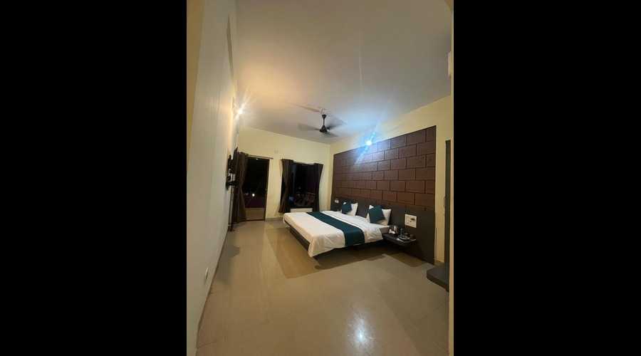 accomodation near murud beach