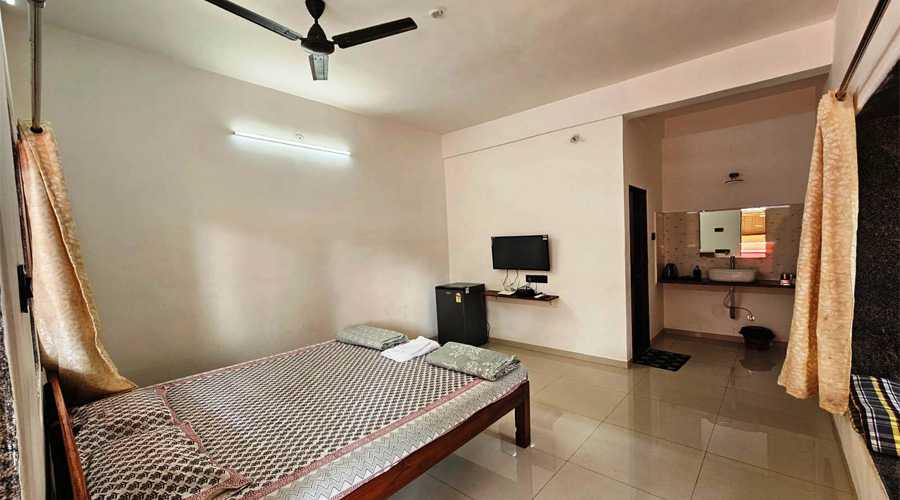 Madhumangal Cottage Kihim