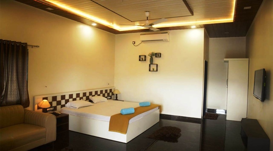 Couple ac room in pali