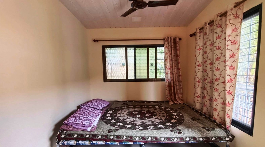 Couple room in dapoli