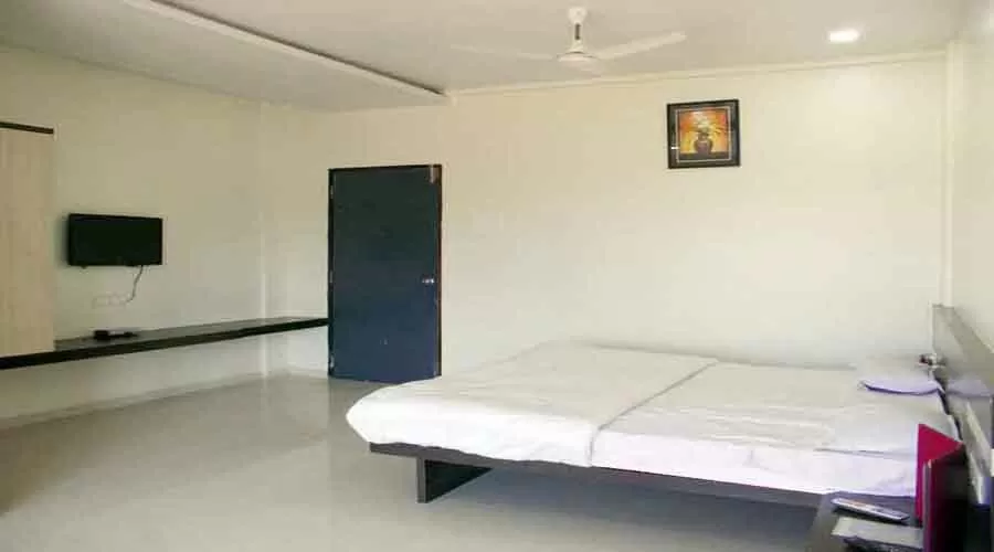 Hotel Blue Diamond at hotelinkonkan.com