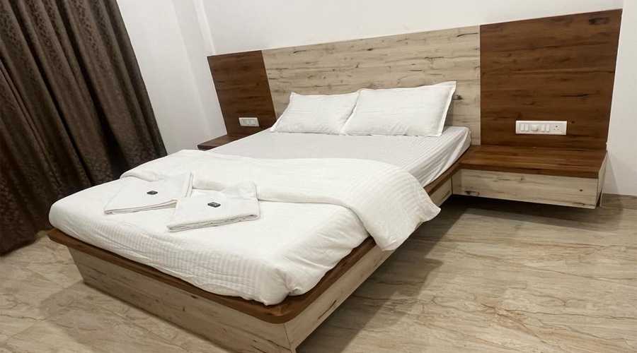 Hotel Aryan Beach Resort ladghar