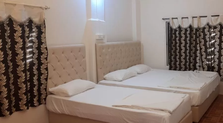 Foure Guset non ac room in ganpatipule