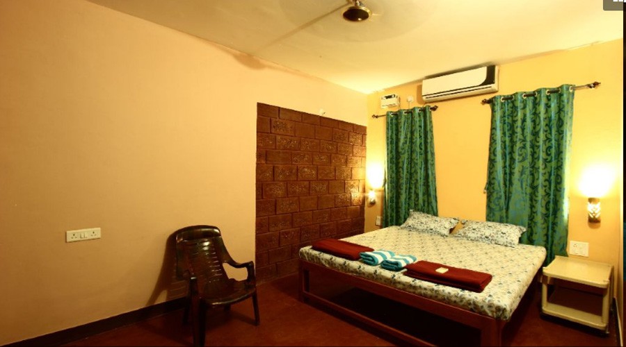 AC rooms in tarkarli 