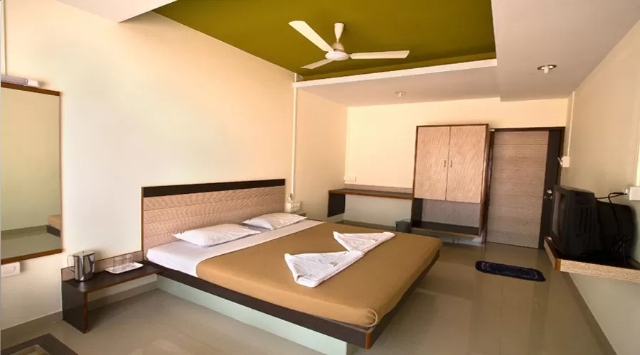 Ac room in tarkarli