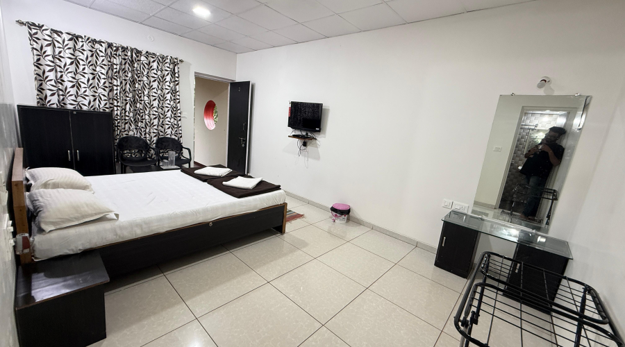 Ac room in amboli