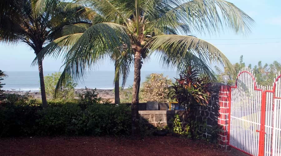 Dr.Dalvis Ashiyana in harnai at hotelinkonkan.com