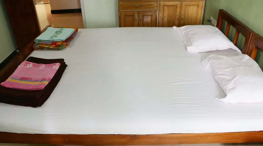 Ac room in guhagar