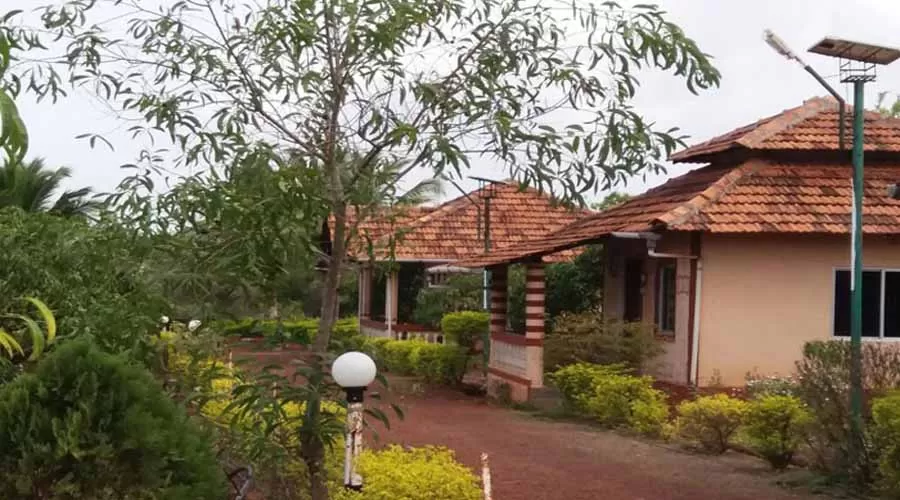 Hindustan Resort in guhagar at hotelinkonkna.com
