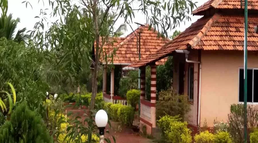 Hindustan Resort in guhagar at hotelinkonkna.com