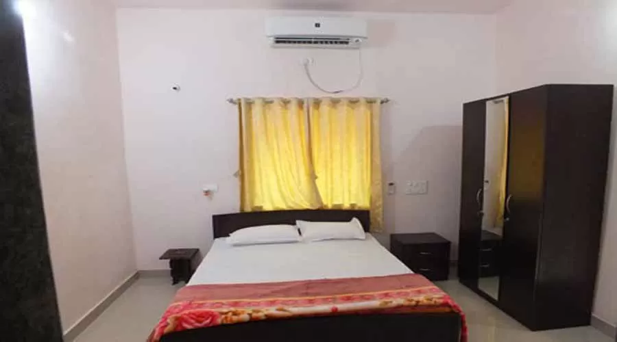 Paarijaat Holiday Inn in nagaon at hotelinkonkan.com