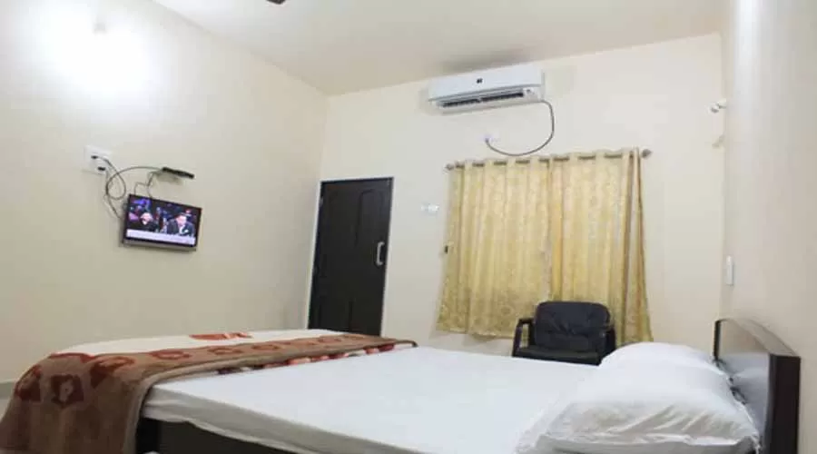 Paarijaat Holiday Inn in nagaon at hotelinkonkan.com
