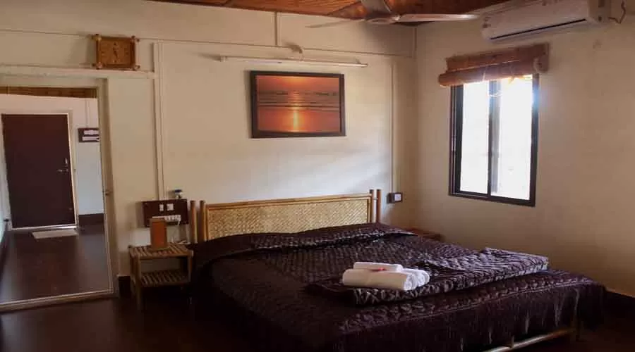 Couple Room in dapoli