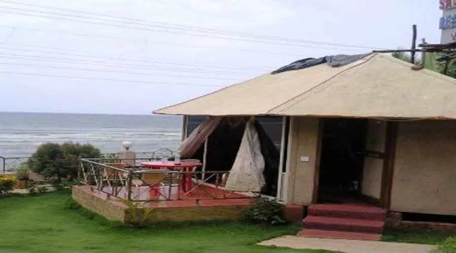 Non ac room in Vengurla