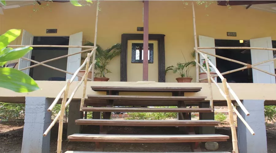 JenJon Holiday Homes phansad at hotelinkonkan.com