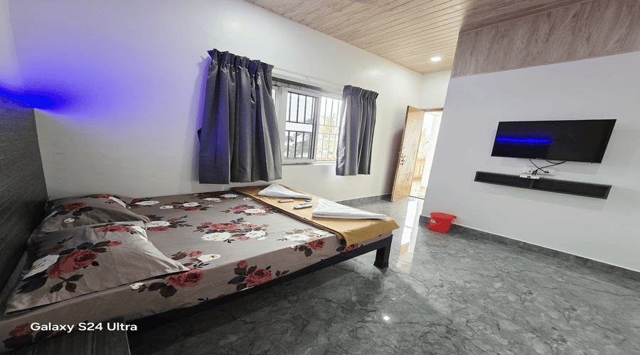 Ojanup Paryatak Niwas harnai