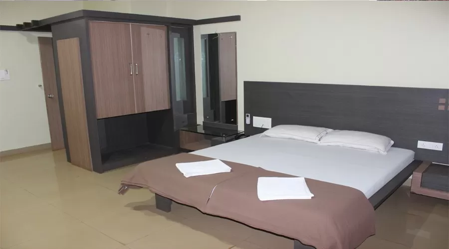 Hotel Alankar in devgad at hotelinkonkan.com