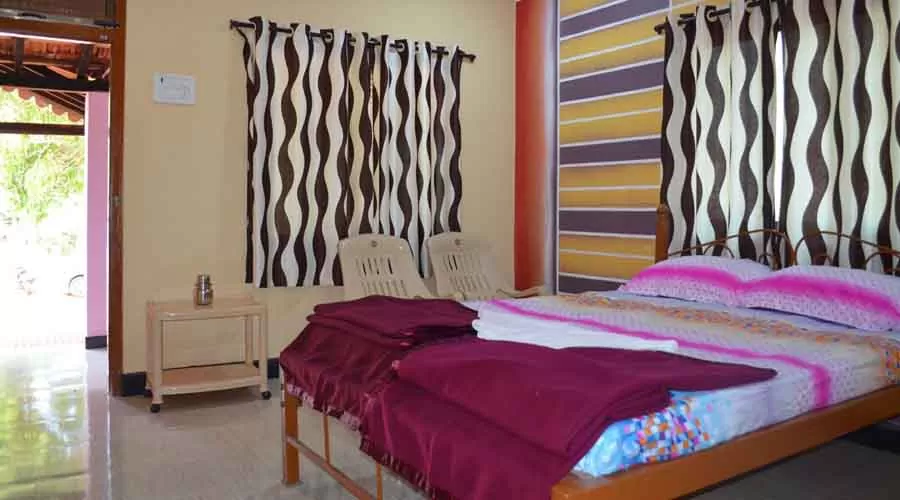 Sarsi Guest House in Guhagar at hotelinkonkan.com