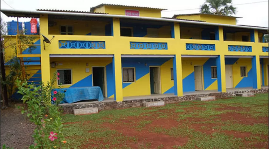 Yellow house kihim  photo