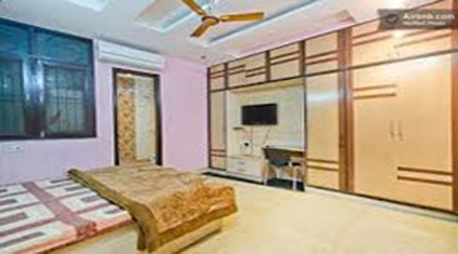 Hotel Moon Palace   ac rooms 