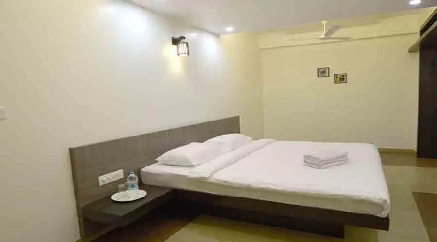 Coconut Hotel in kudal at hotelinkonkan.com