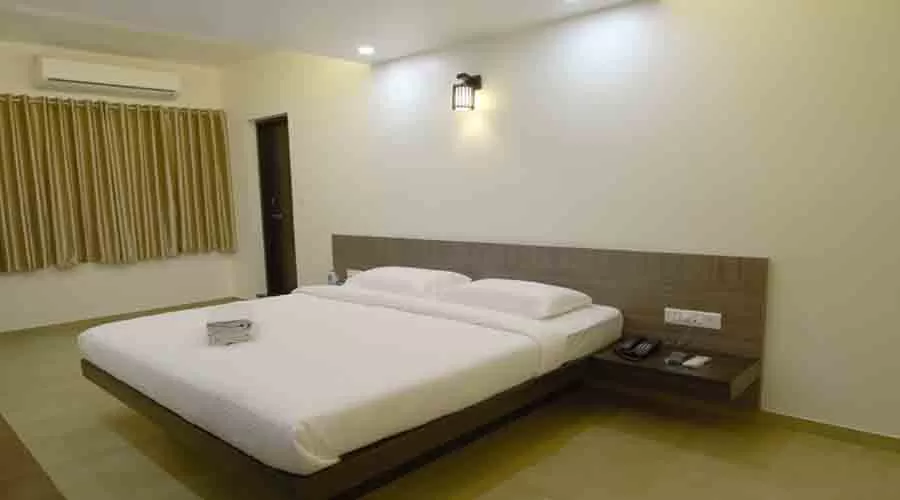 Coconut Hotel in kudal at hotelinkonkan.com