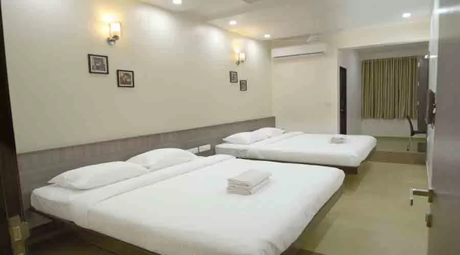 Coconut Hotel in kudal at hotelinkonkan.com