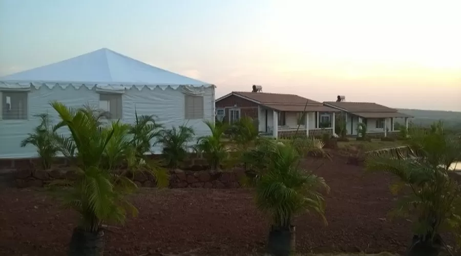 Palm Springs Lake Resort in aravi beach at hotelinkonkan.com