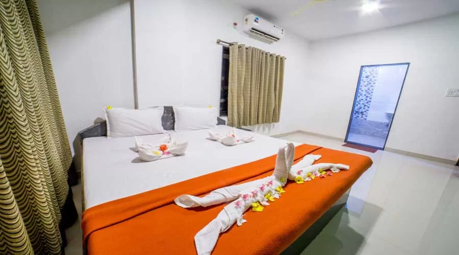 Hotel Ekdant in ganpatipule at hotelinkonkan.com