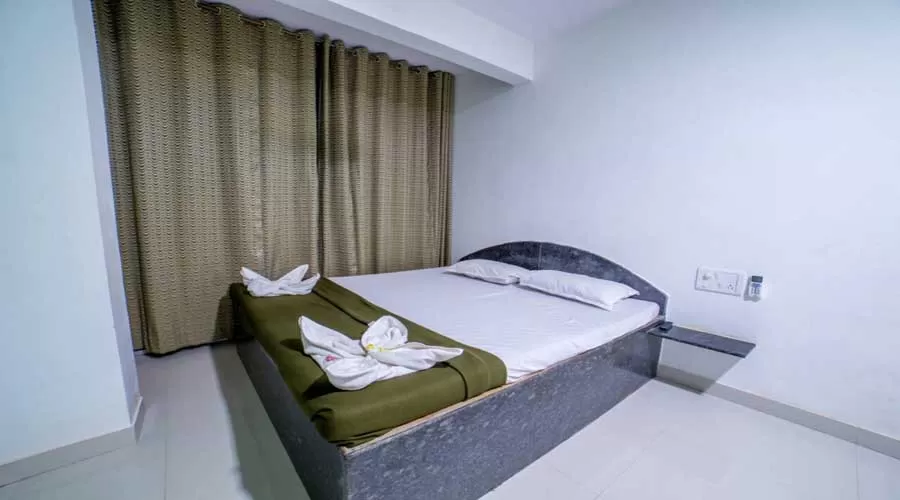 Hotel Ekdant in ganpatipule at hotelinkonkan.com