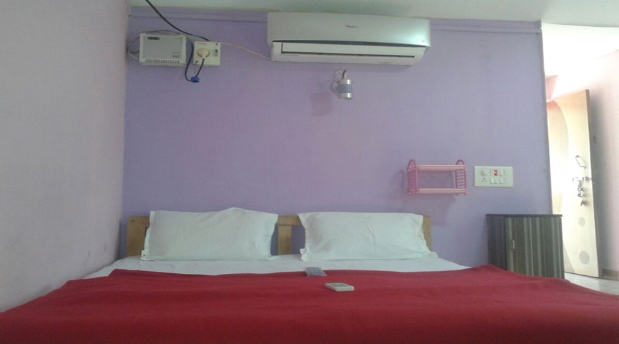 Ac room in Devbag at hotelinkonkan.com
