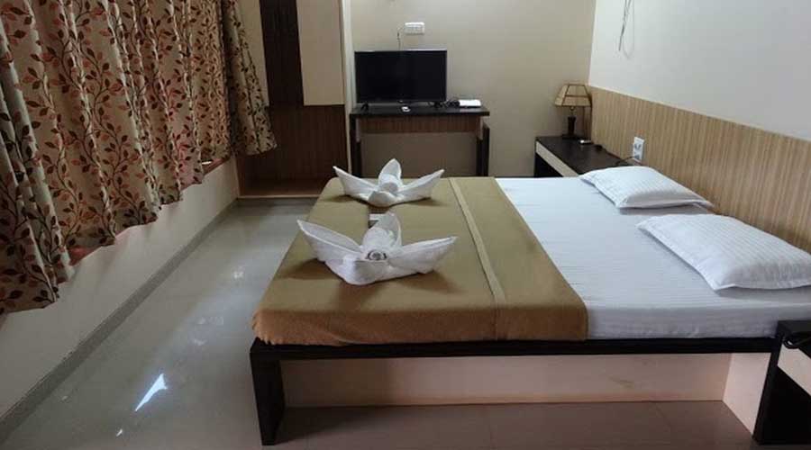Non ac rooms in Abhishek Bech Resort ganapatipule hotels in ganapatipule hotelsinkonkann.in