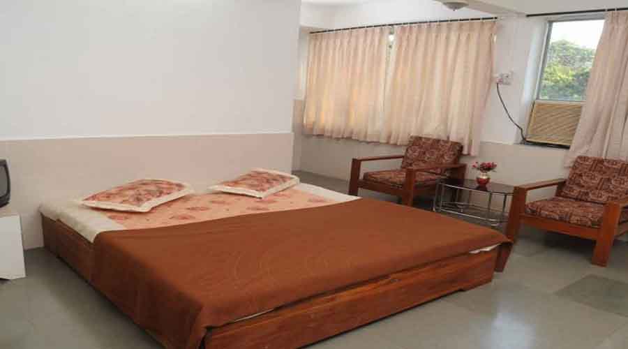 Ac room in Devrukh at hotelinkonkan.com