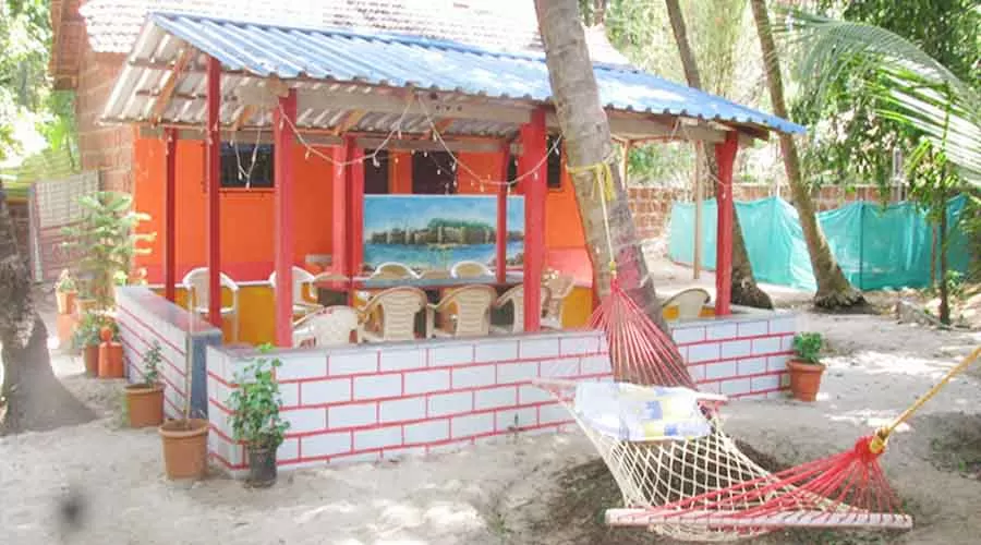 Jadhav Nyahari Niwas in tarkarli at hotelinkonkan.com