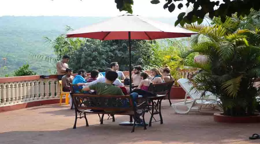 front view of Bellavista resort in mahabalwshwar