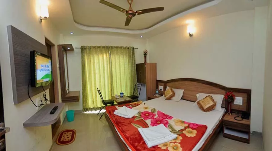 hotel near lingmala water fall 