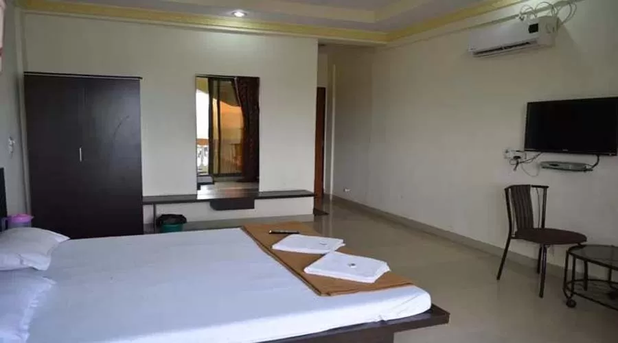 Hotel Om Palace in lonavala at hotelinkonkan.com