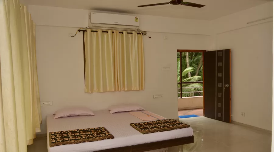 Hotel Sea Land ladghar