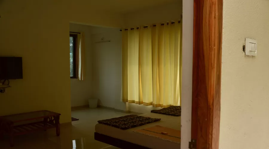 Hotel Sea Land ladghar