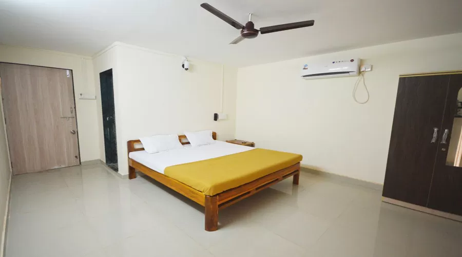 Om Shanti Beach Resort karde at hotelinkonkan.com