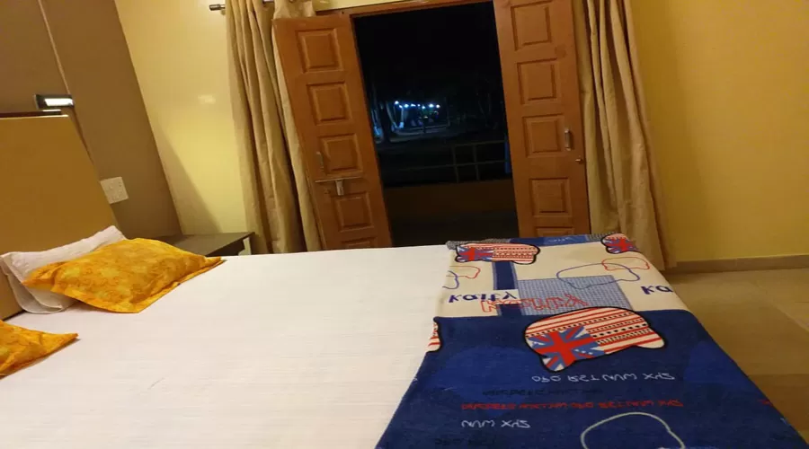 Coconut Crown Beach Resort ganpatipule