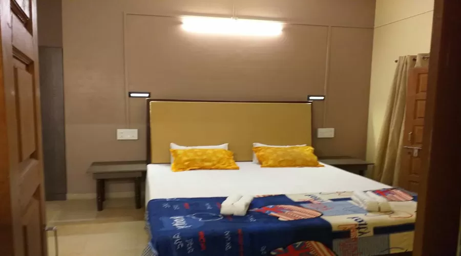 Deluxe non ac room in ganpatipule