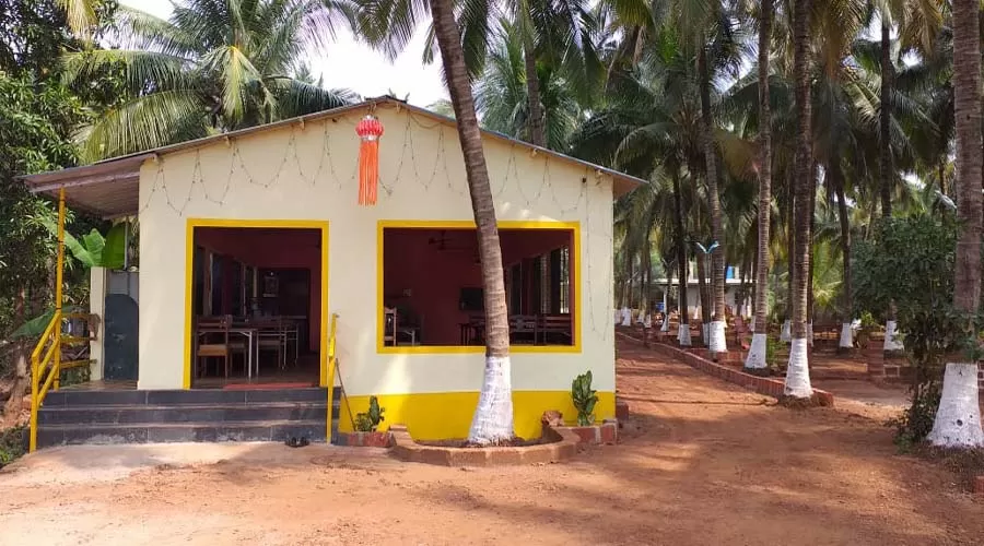 Coconut Crown Beach Resort ganpatipule