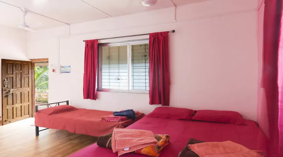 Ac couple room in dapoli