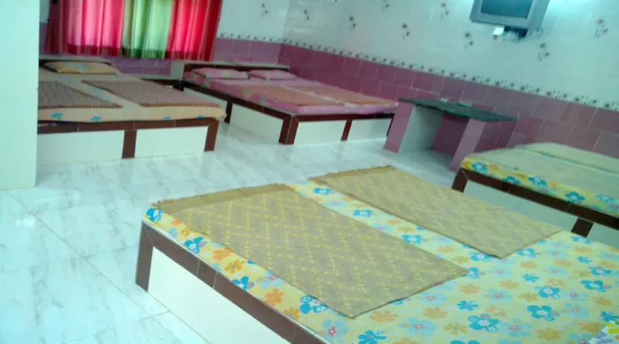 8 bedded room in harihareshwar